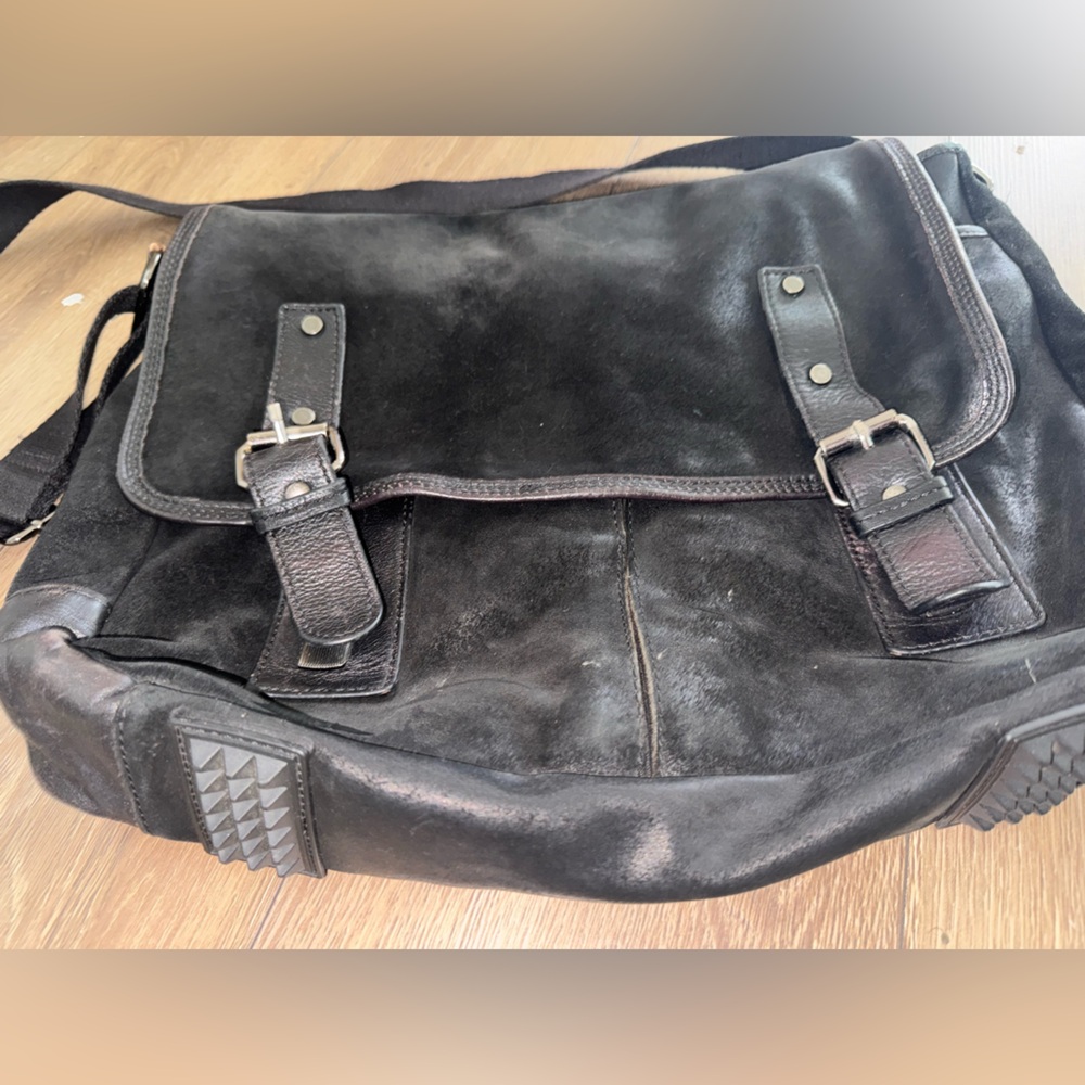Danier black Leather Messenger Bag - Picture 3 of 9